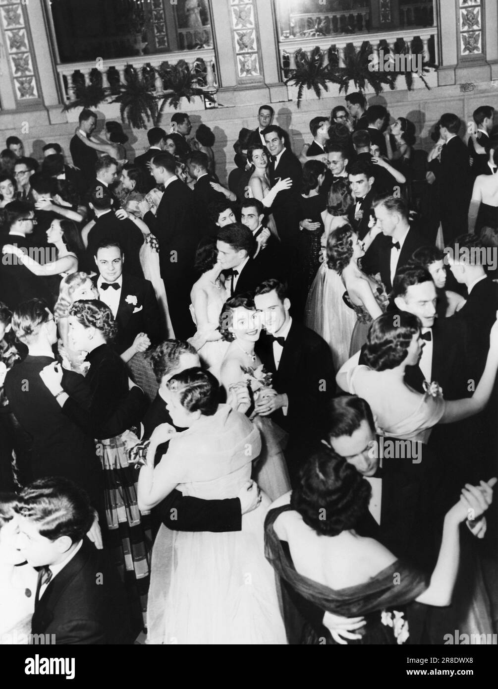 New York, New York c. 1950 étudiants à la danse de bal au Barnard College. Banque D'Images