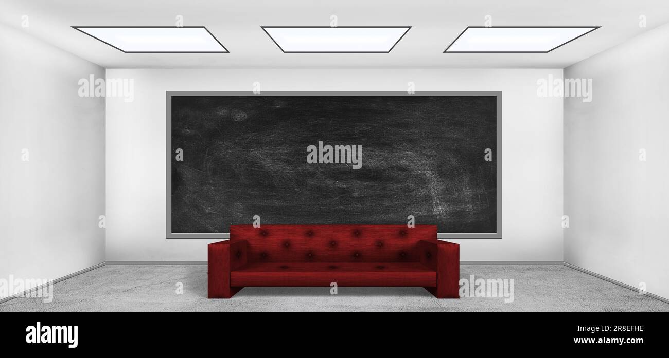 Tableau noir vierge dans la chambre vide avec canapé rouge Banque D'Images