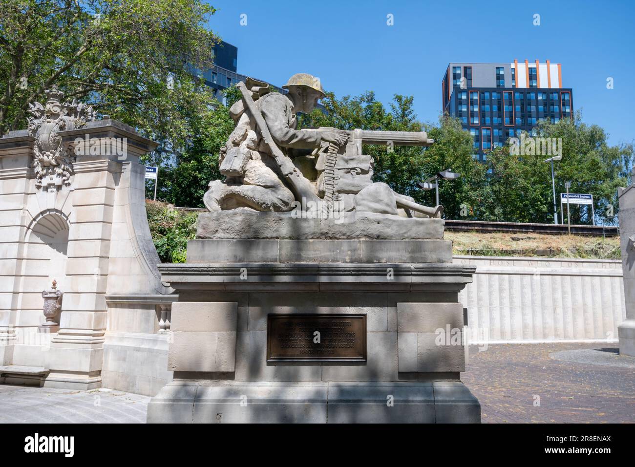 La ville de Portsmouth War Memorial, un mémorial de la première Guerre mondiale à Guildhall Square, Portsmouth, Hampshire, Angleterre, Royaume-Uni Banque D'Images