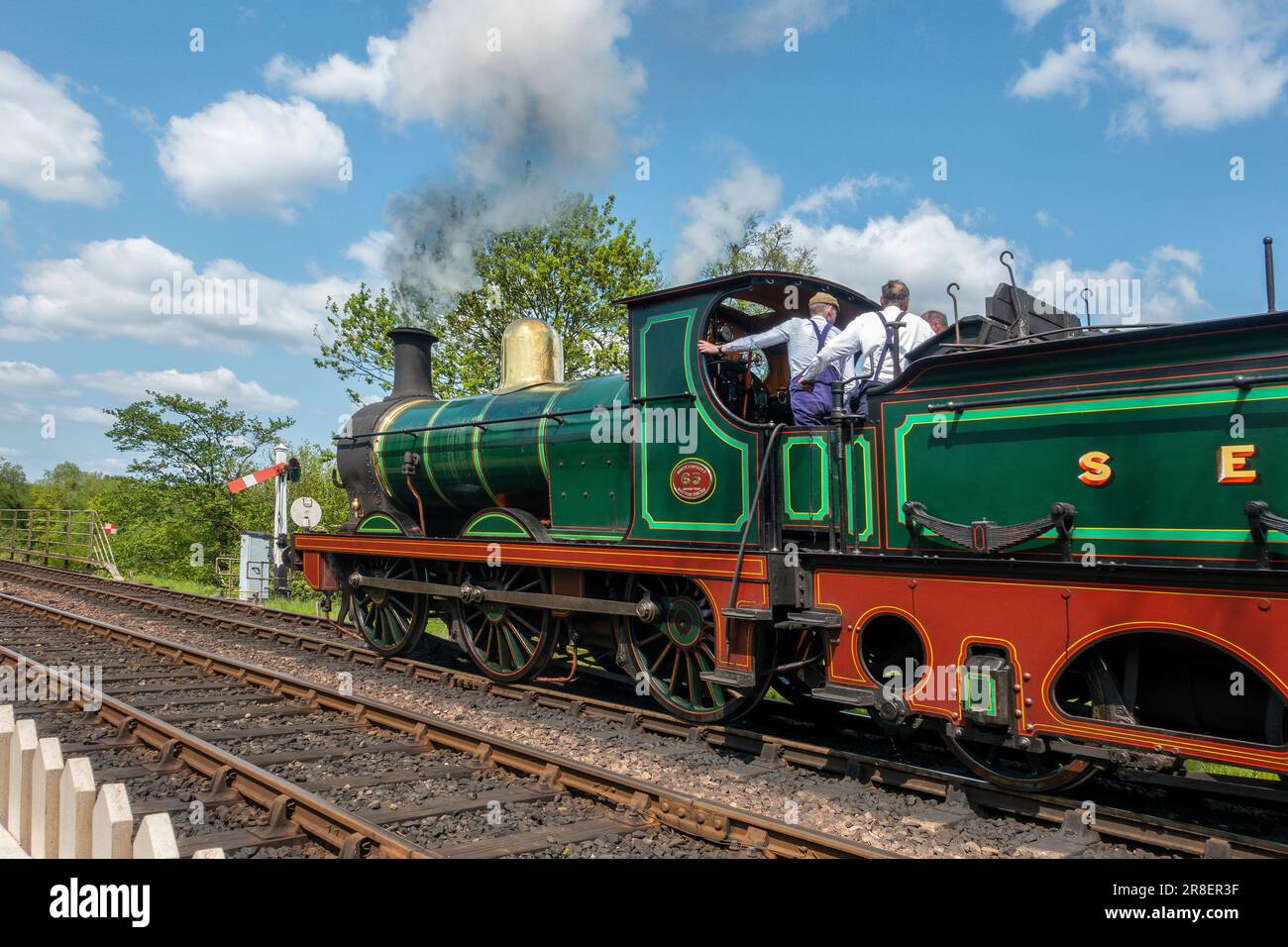 Moteur à vapeur, n° 65, sud-est, départ, Sheffield Park, Bluebell Railway, Sussex, Angleterre Banque D'Images