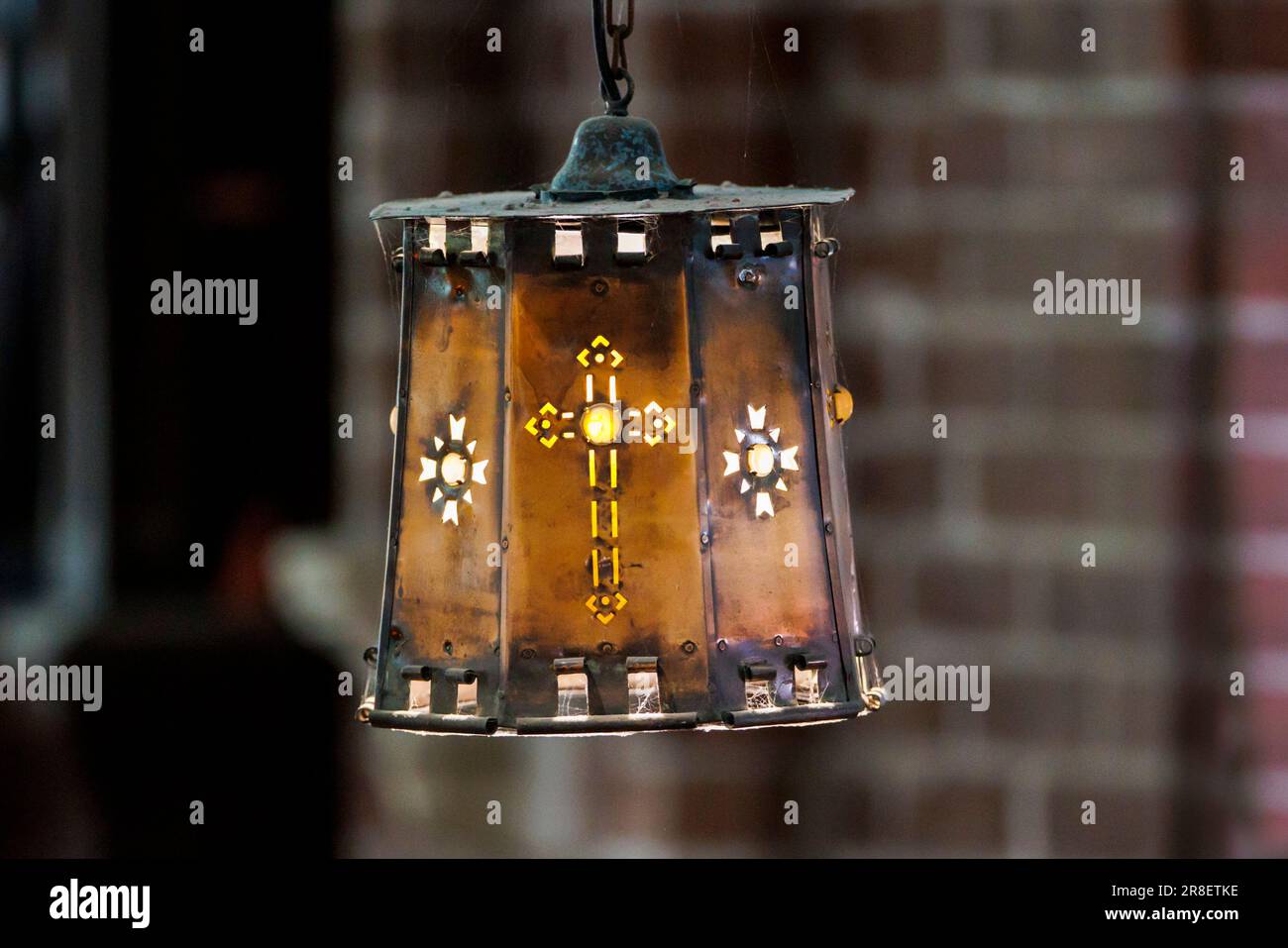 Lanterne d'église avec une croix Banque D'Images