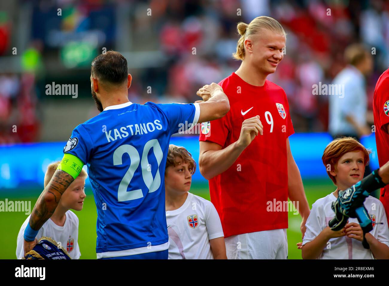 Oslo, Norvège, 20th juin 2023. Grigoris Kastanos de Cyprys et Erling Braut Haaland de Norvège avant le qualificatif Euro 2024 de l'UEFA entre la Norvège et Chypre au stade Ullevål d'Oslo crédit: Frode Arnesen/Alay Live News Banque D'Images