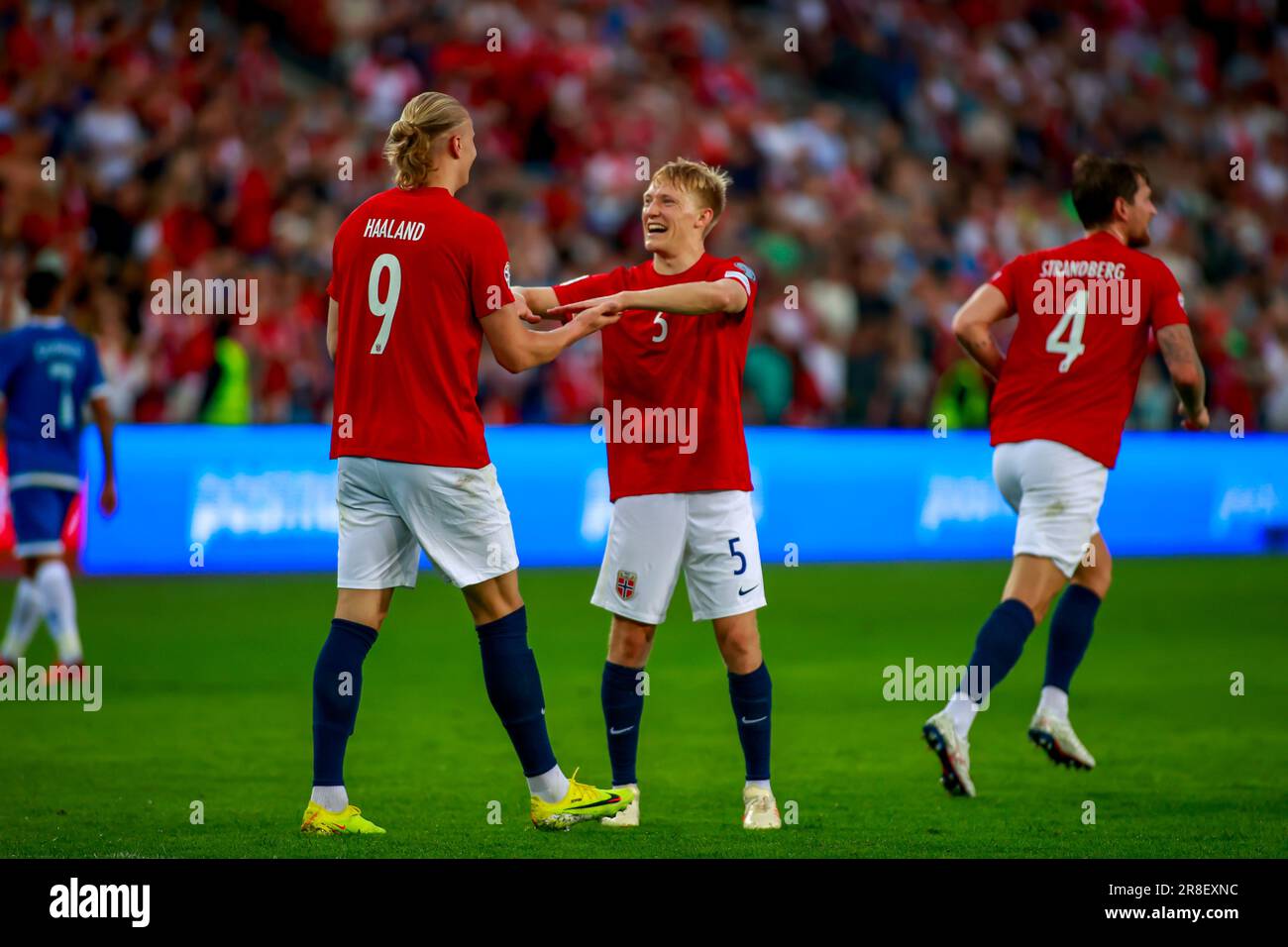 Oslo, Norvège, 20th juin 2023. Birger Meling, de Norvège, félicite Erling Braut Haaland, de Norvège, pour son objectif dans le qualificatif Euro 2024 de l'UEFA entre la Norvège et Chypre au stade Ullevål d'Oslo Credit: Frode Arnesen/Alay Live News Banque D'Images