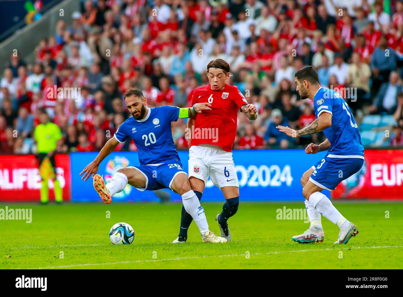 Oslo, Norvège, 20th juin 2023. Le Grigoris Kastanos de Cyprys est fouillé par Patrick Berg en Norvège dans le qualificatif Euro 2024 de l'UEFA entre la Norvège et Chypre au stade Ullevål d'Oslo crédit: Frode Arnesen/Alay Live News Banque D'Images
