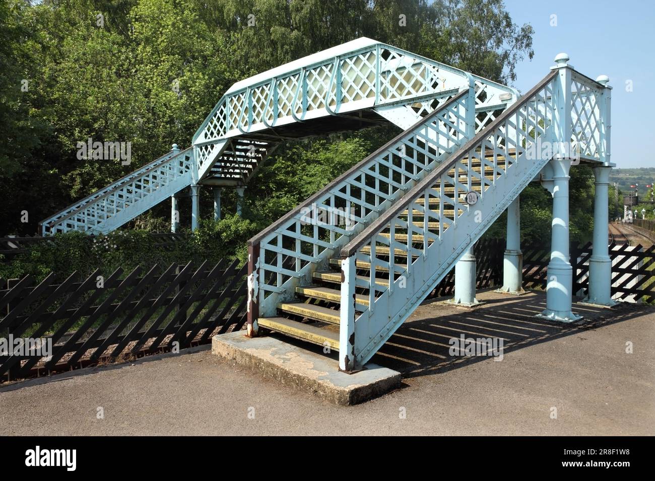 Passerelle en fonte à la gare de Grosmont, North Yorkshire Moors Railway, Royaume-Uni. Banque D'Images