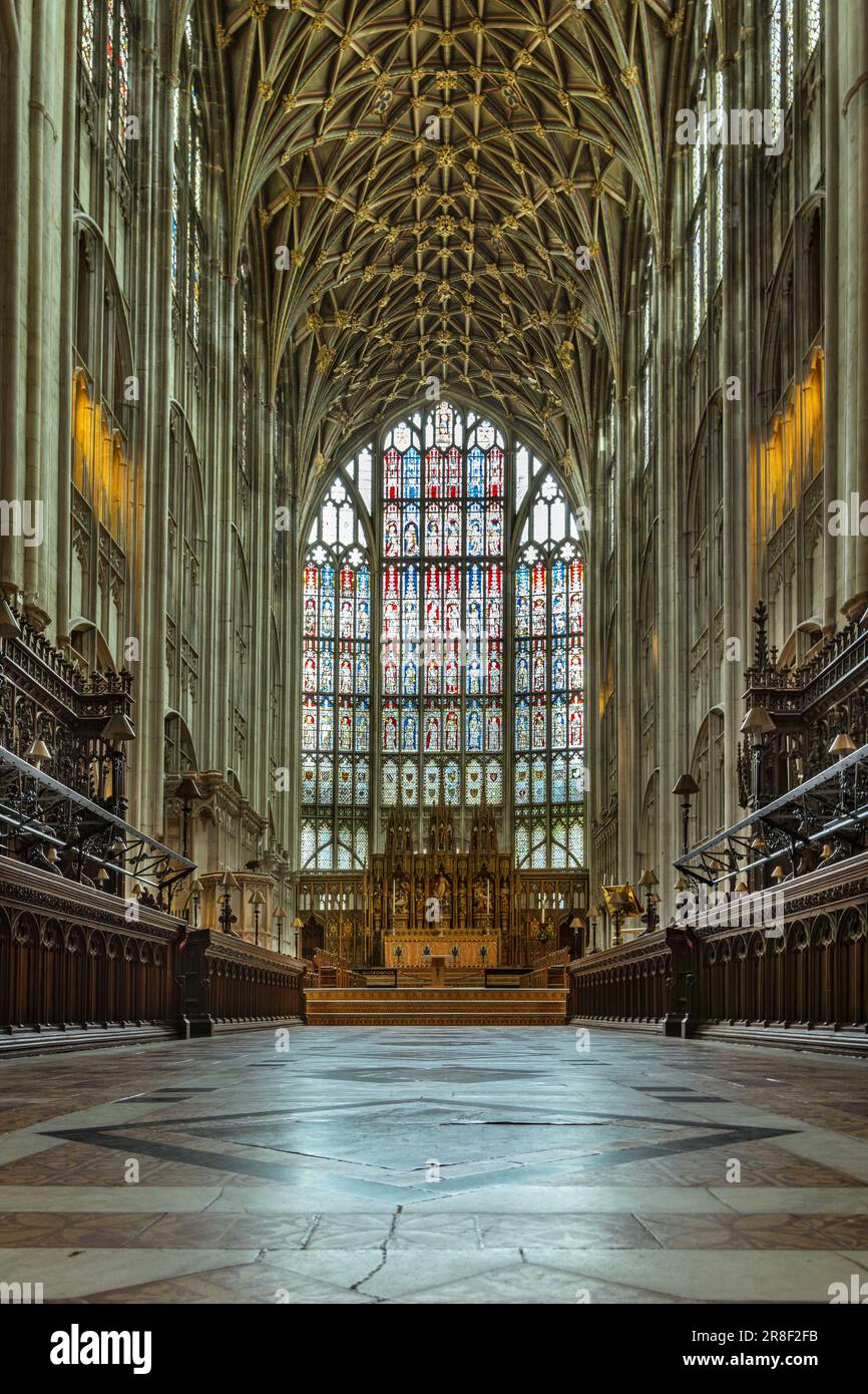 2023: Haute autel et grande fenêtre de l'est, cathédrale de Gloucester, Angleterre Banque D'Images