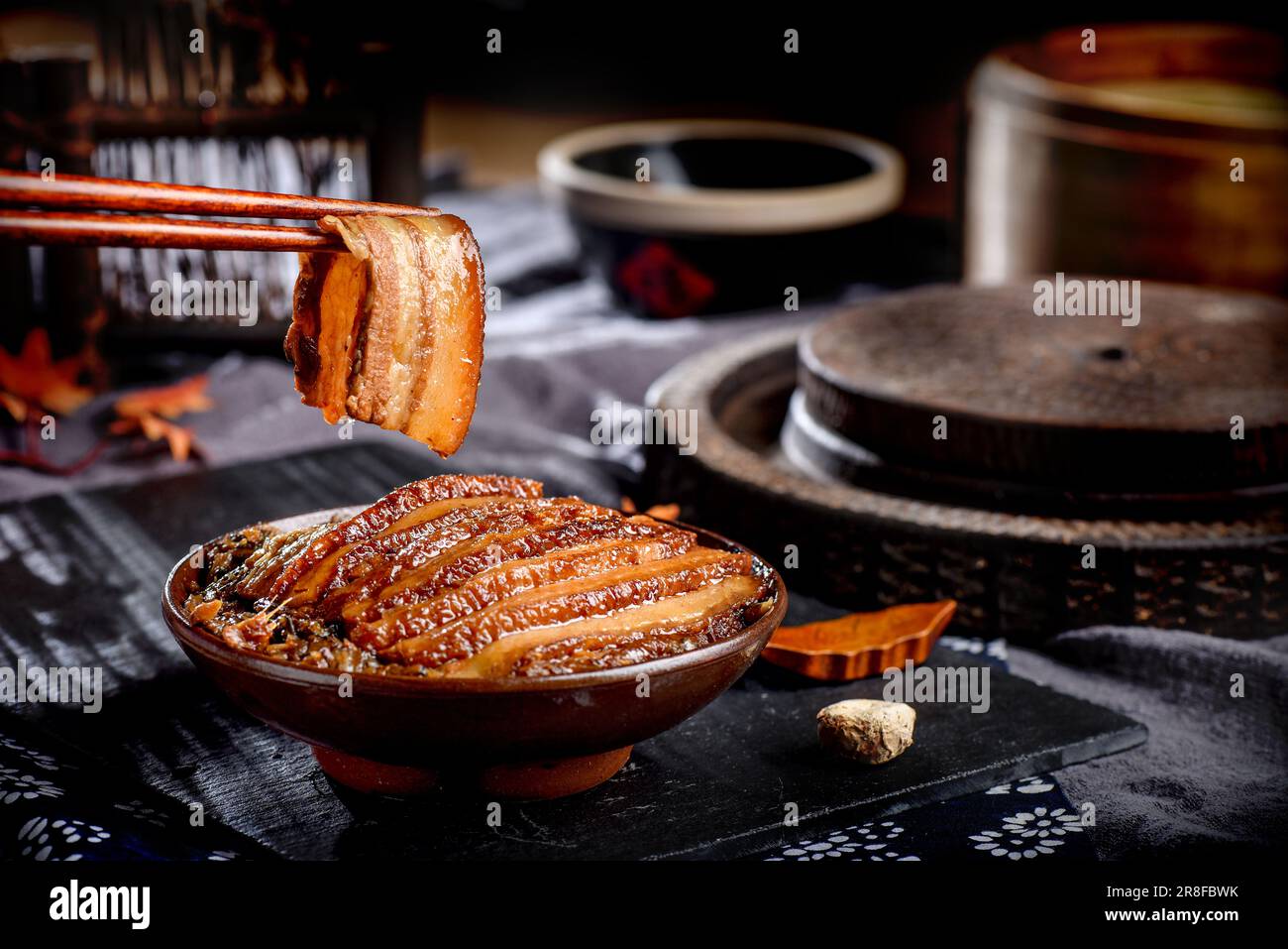 Cuisine chinoise de Hunan-Meicai porc cuit à la vapeur，poitrine de porc braisée avec légumes conservés Banque D'Images