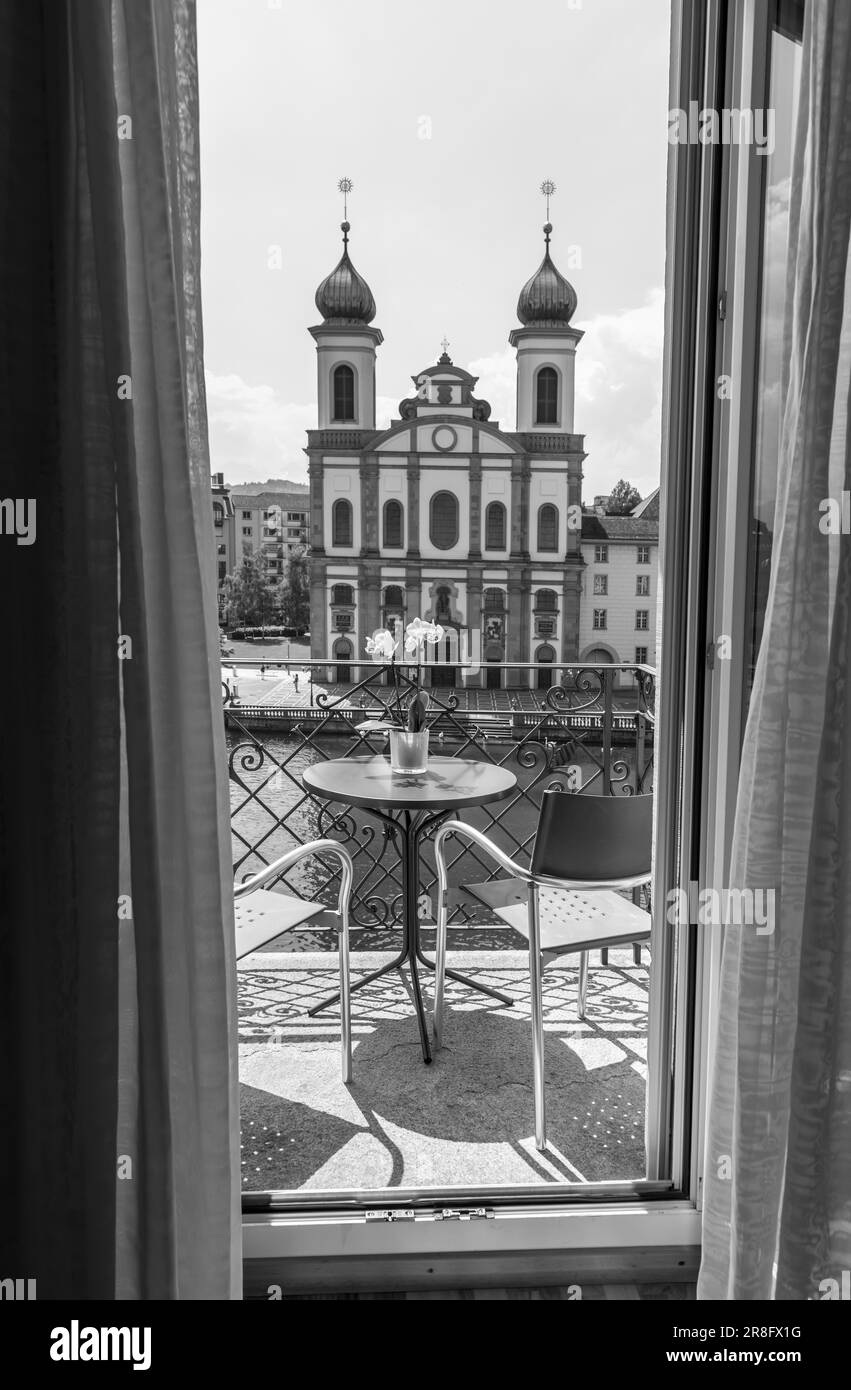 Ville de Lucerne avec rivière et église Jesuitenkirche en une Journée ensoleillée en Suisse Banque D'Images