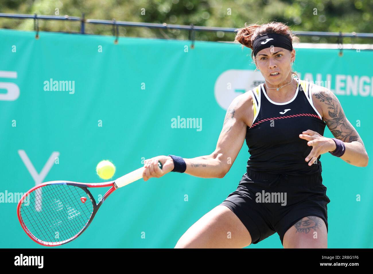 Ilkley, Royaume-Uni. 21st juin 2023. Club de tennis d'Ilkley, Ilkley, Angleterre, 21 juin 2023: Aliona Bolsova pendant le W100 Ilkley contre Isabelle Lacy au Club de tennis d'Ilkley (Sean Chandler/SPP) crédit: SPP Sport photo de presse. /Alamy Live News Banque D'Images