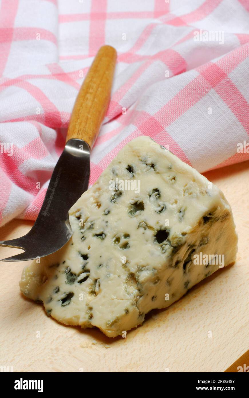 Roquefort, couteau, fromage bleu, fromage bleu Banque D'Images