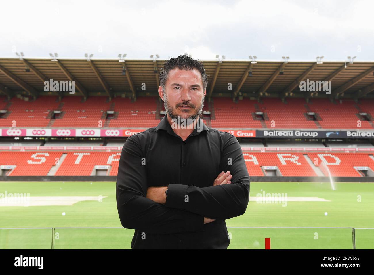 Liège, Belgique. 21st juin 2023. L'entraîneurchef de Standard Carl Hoefkens pose au photographe