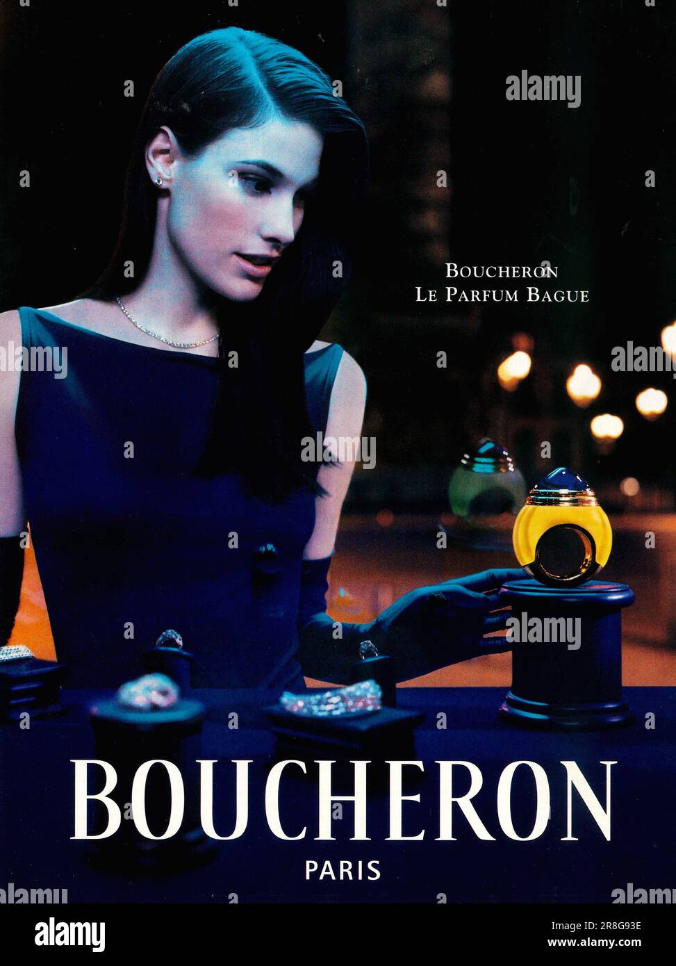 Boucheron Paris le Parfum bague avec MARY ANNE FLETCHER dans un magazine 1999 Banque D'Images