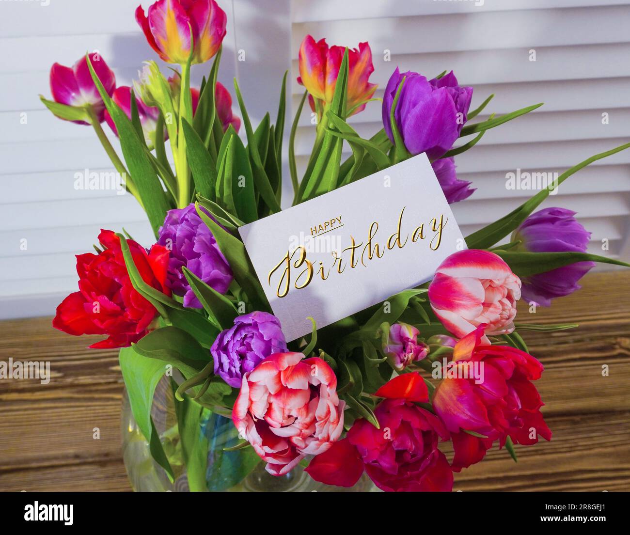 Carte postale , bannière Internet avec un message d'anniversaire, avec ...