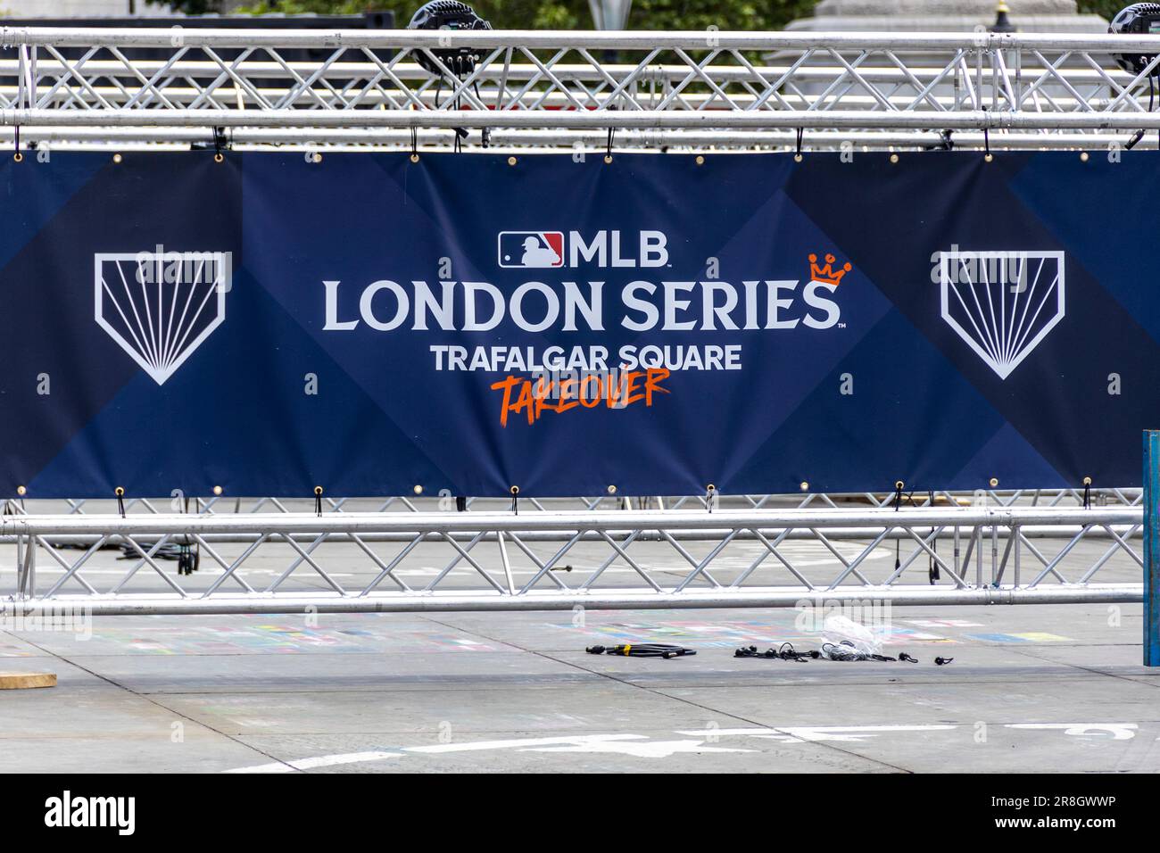 Londres, Royaume-Uni. 21st juin 2023. Les préparatifs sont en plein essor alors que les ouvriers se préparent à la prise de pouvoir de Trafalgar Square cette année. Le MLB World Tour: London Series est un des plus beaux tournois de baseball. Il promet d'être le spectacle dans les lieux les plus célèbres de notre capitale. Ouvert à tous les clients, gratuit, et servi sur une base premier arrivé, premier servi. Trafalgar Square est sans aucun doute l'endroit idéal pour ces trois jours de festivités ! Credit: Sinai Noor/Alay Live News Banque D'Images