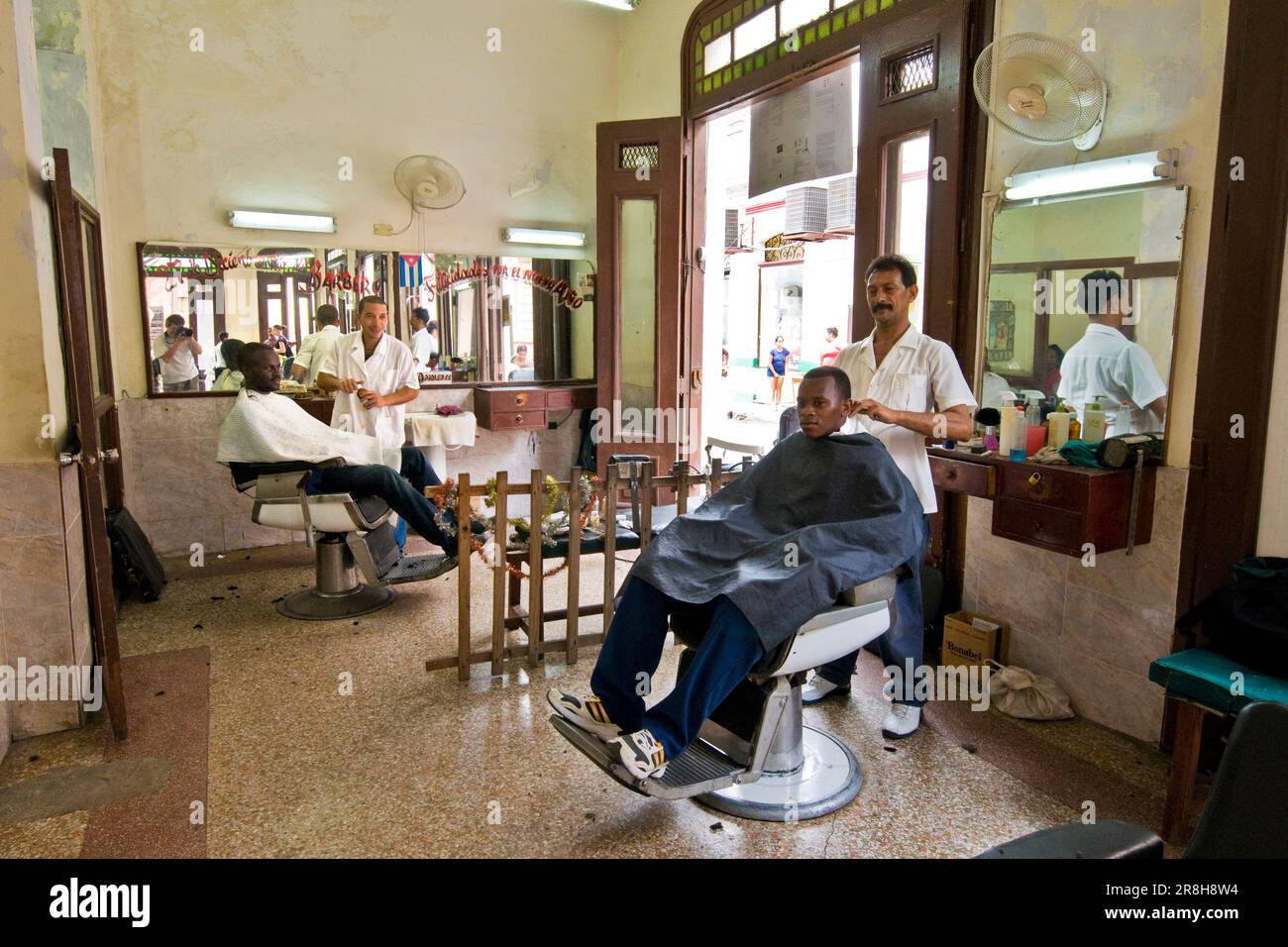 Cuba. Santiago de Cuba. Coiffeur Banque D'Images