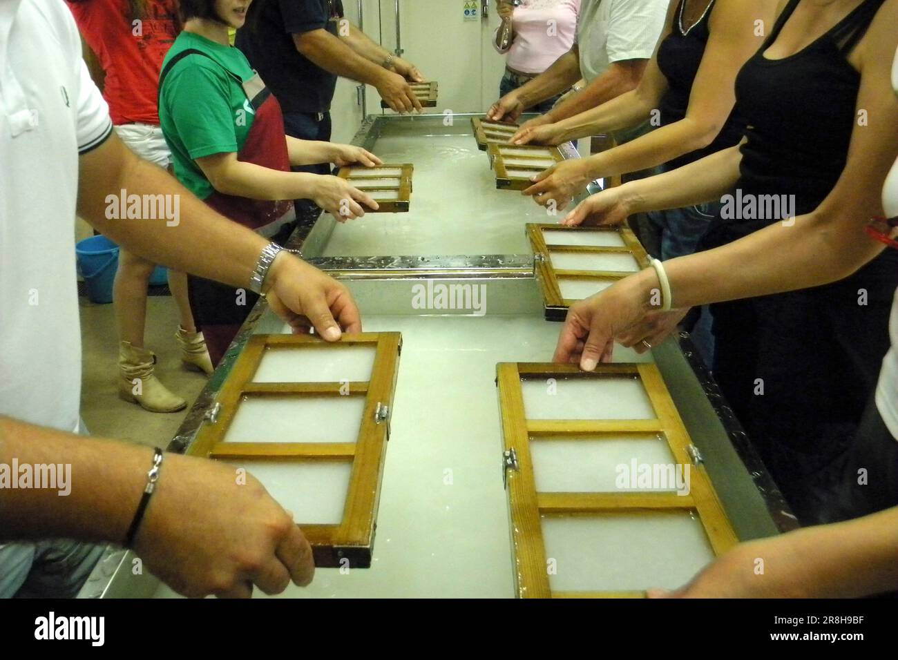 Préparation du papier de riz. Shirakawa. Japon Banque D'Images