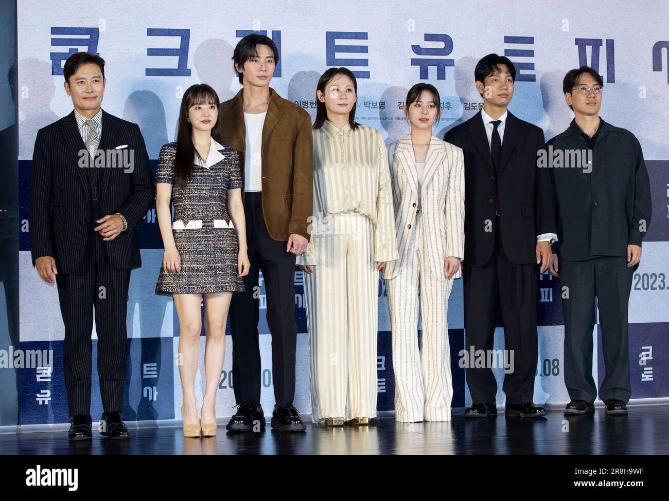 Séoul, Corée du Sud. 21st juin 2023. (De gauche à droite) acteurs sud-coréens Lee Byung-hun, Park Bo-Young, Park Seo-joon, Kim Sun-Young, Park Ji-hu, Kim Do-Yoon et le directeur Um Tae-hwa, photocall pour la conférence de presse sur le béton du film Utopia à Séoul, Corée du Sud, sur 21 juin 2023. Le film sera ouvert le mois d'août. (Photo de Lee Young-ho/Sipa USA) crédit: SIPA USA/Alay Live News Banque D'Images