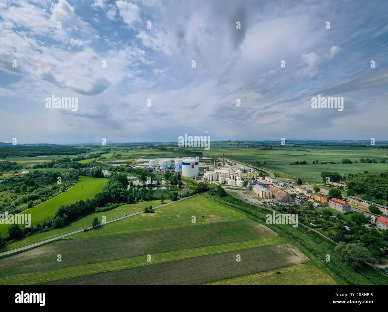 Strzelin, Pologne - 06.13.2023: Südzucker Polska S.A. Vue aérienne de l'usine de production « Sugar Factory Strzelin » Banque D'Images