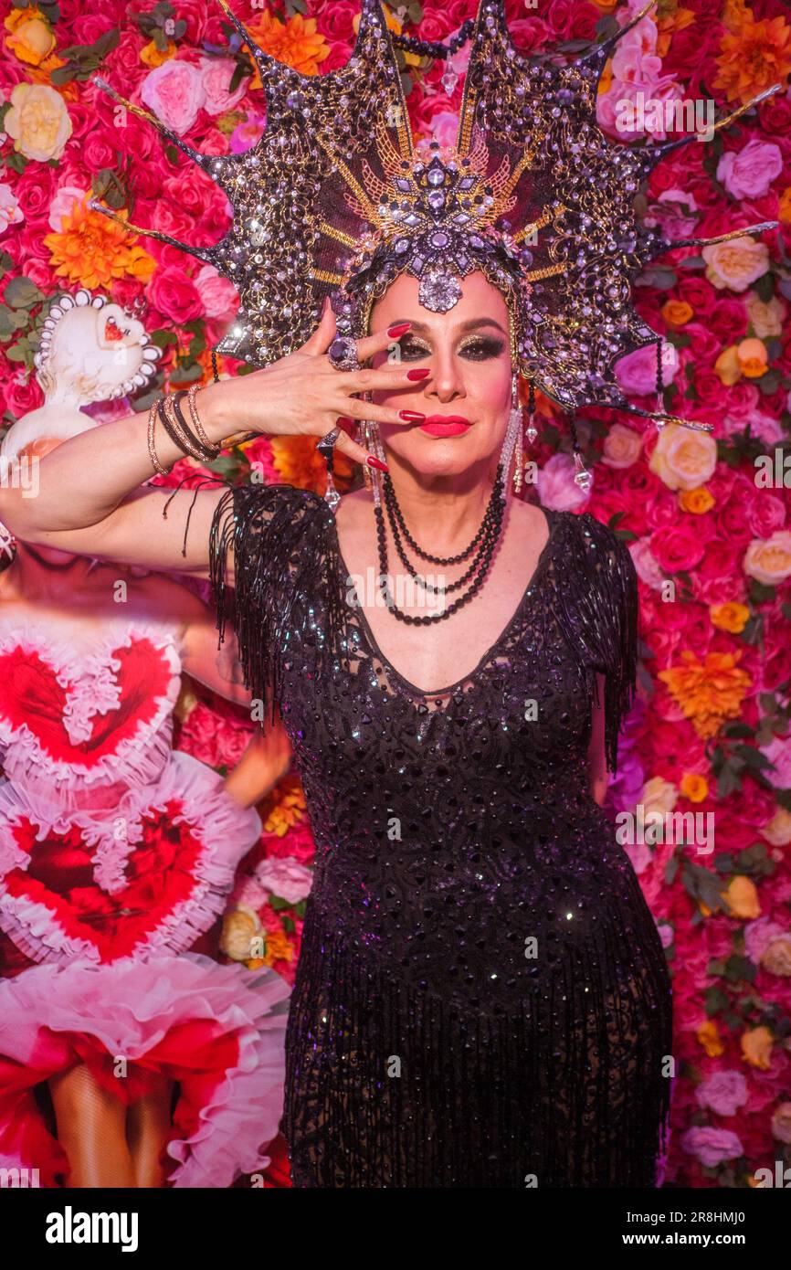 Ricky fait ses lèvres à l’événement de première création de « Drag Race Mexico » dans la galerie World of Wonder à Hollywood, mardi 20 juin. Hollywood, Californie, États-Unis « Drag Banque D'Images