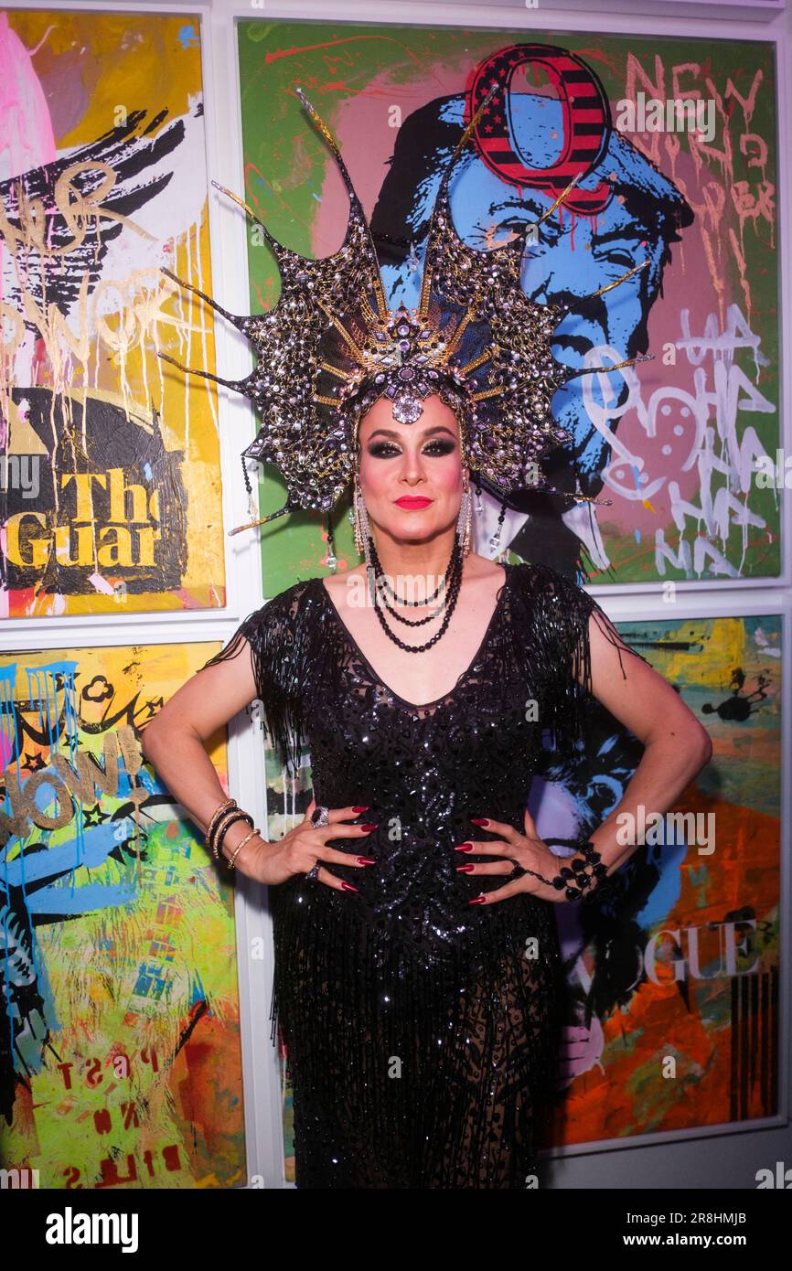 Ricky fait ses lèvres à l’événement de première création de « Drag Race Mexico » dans la galerie World of Wonder à Hollywood, mardi 20 juin. Hollywood, Californie, États-Unis Banque D'Images