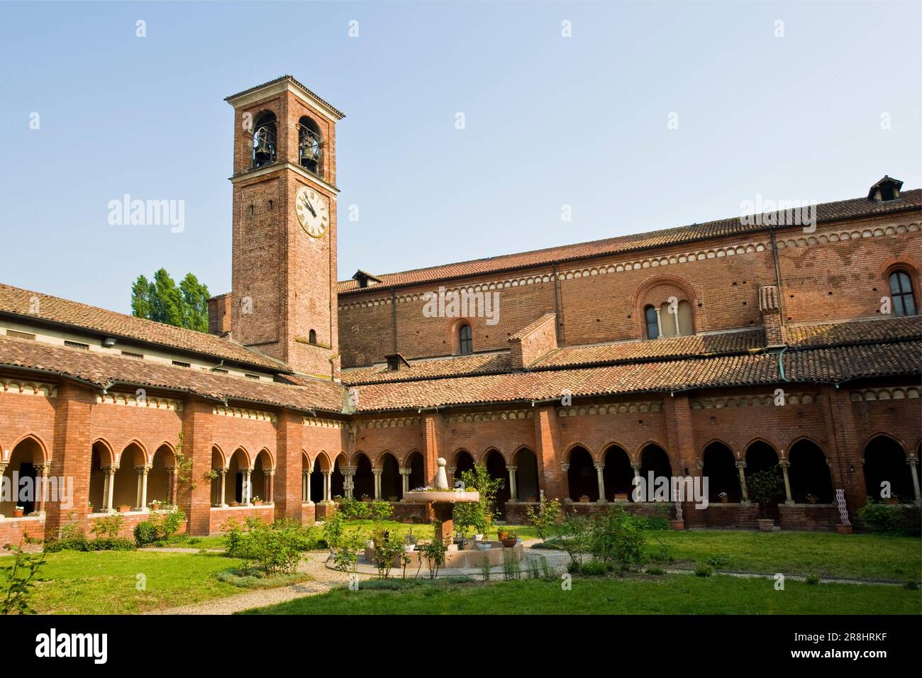 Cloître. Abbaye de Chiaravalle. Milan Banque D'Images