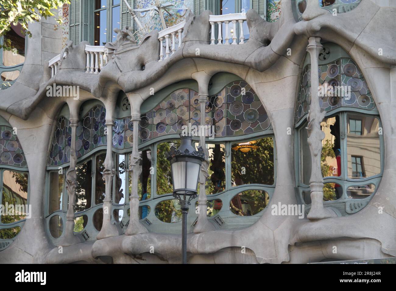 Découvrez l'esprit vibrant et les merveilles architecturales de Barcelone, où les chefs-d'œuvre modernistes créent une allure irrésistible Banque D'Images
