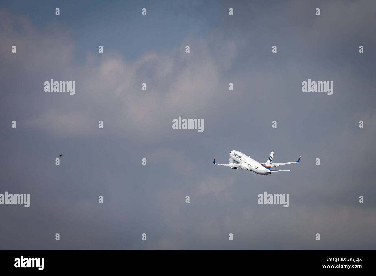 Düsseldorf, Allemagne, 20.06.2023: BOEING 737 NG / MAX - MSN 38177 TC-SPH de Sun Express au départ de l'aéroport international de Düsseldorf. Banque D'Images