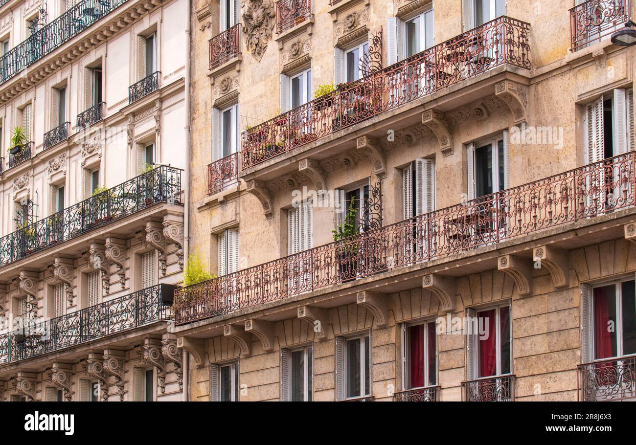 Façades de bâtiments haussmanniens à Paris en France Banque D'Images