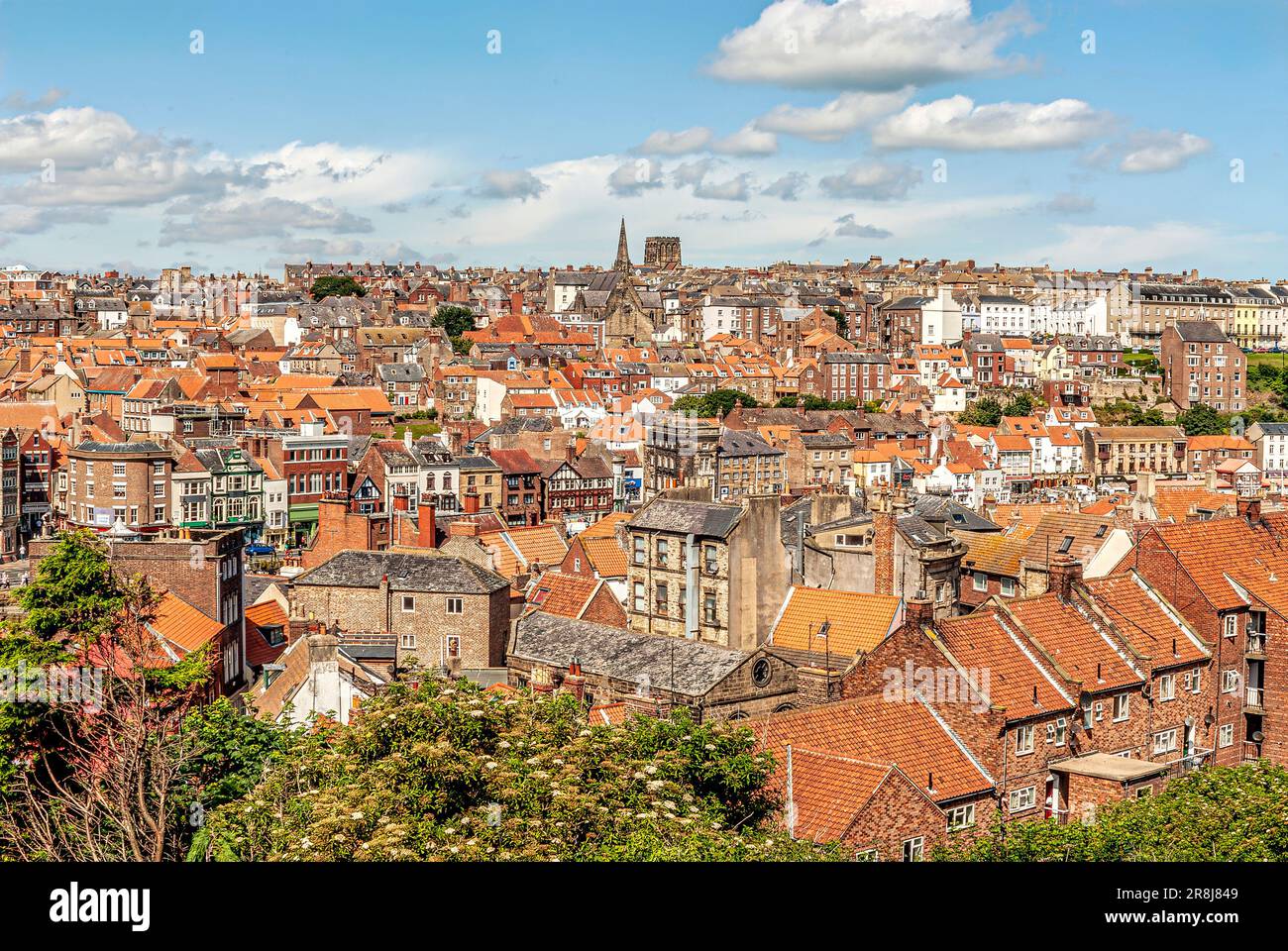 Vue en hauteur sur la vieille ville de Whitby, Yorkshire, Angleterre, Royaume-Uni Banque D'Images