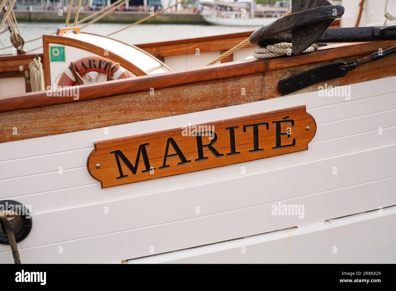 Rouen, France - 17 juin 2023 : plaque nominative de la goélette à trois mâts française 'sécurité' (courte pour Marie-Thérèse) amarrée sur les quais de la Seine Banque D'Images