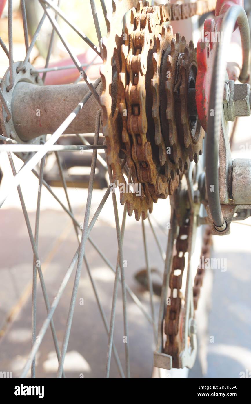 chaîne de vélo rouillée, jamais entretenue Banque D'Images