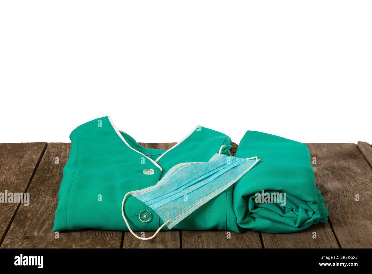 Le costume d'infirmière médicale en Ukraine se trouve sur une table Banque D'Images