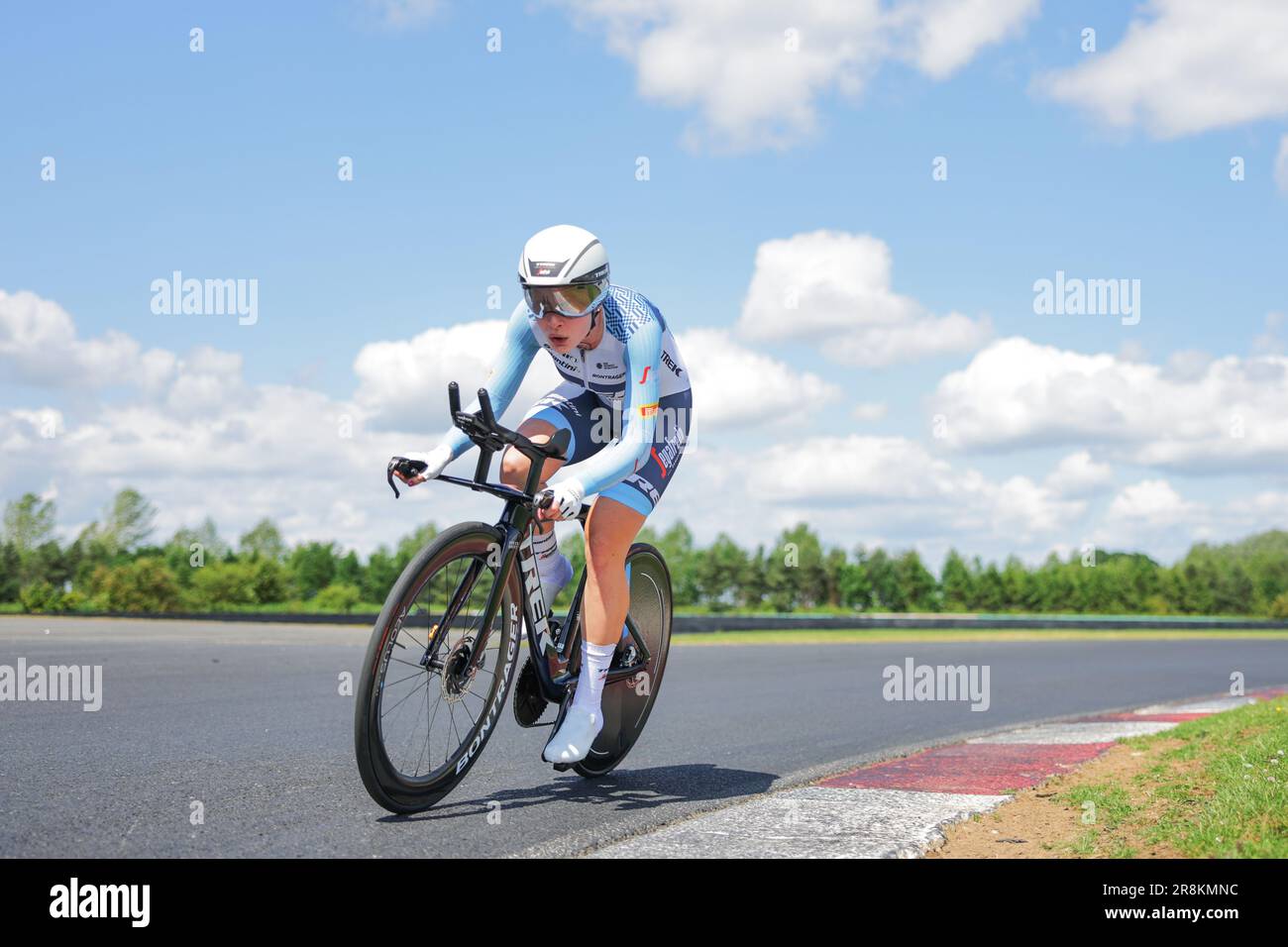 Photo par Alex Whitehead/SWpix.com - 21/06/2023 - Cyclisme - Championnats nationaux britanniques sur route 2023 - circuit Croft, Darlington, Angleterre - épreuve du temps de l'élite des femmes - Elynor Backstedt of TREK - SEGAFREDO crédit: SWpix/Alamy Live News Banque D'Images