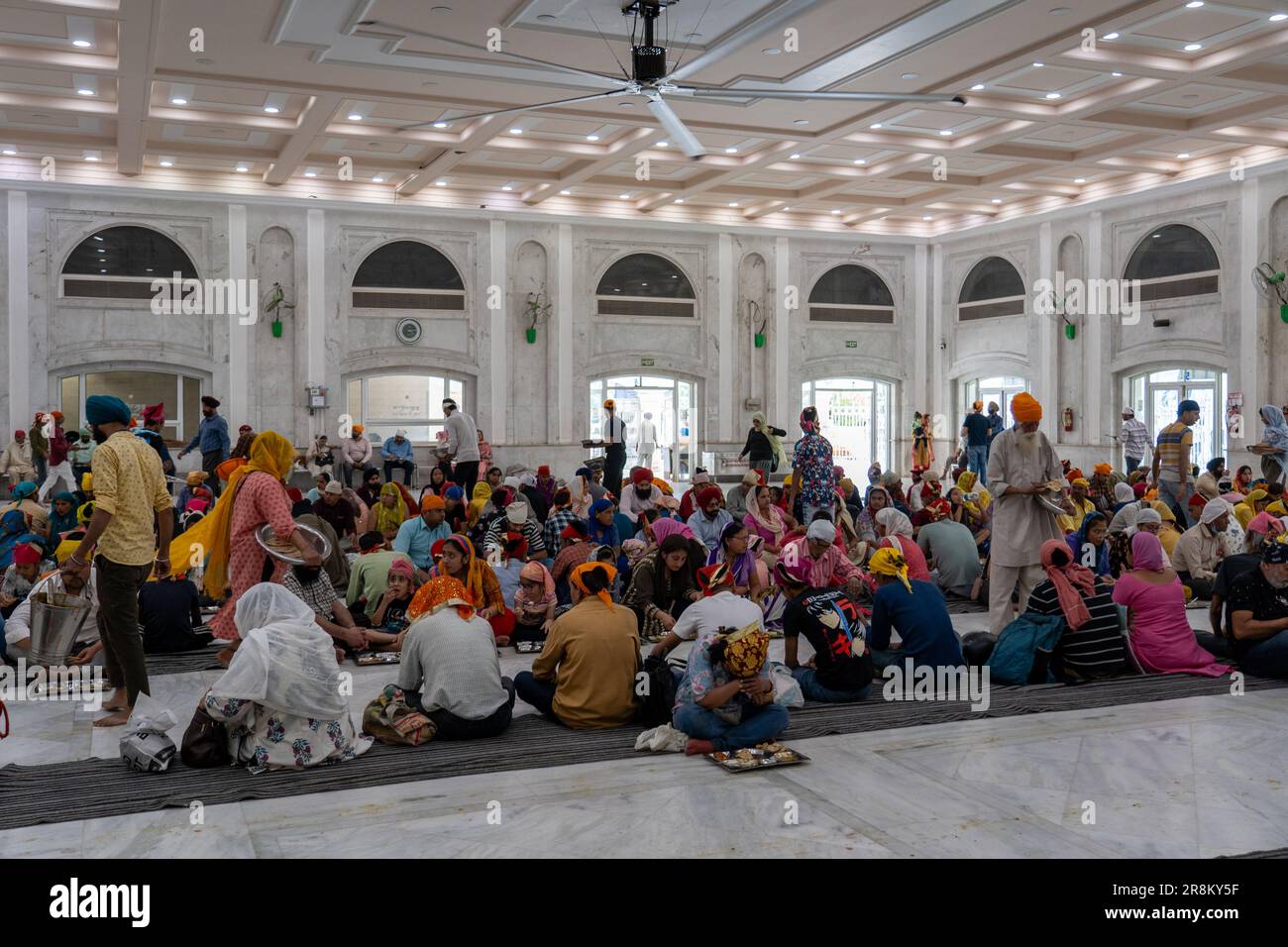Temple Sikh Gurudwara Bangla Sahib à Delhi Banque D'Images