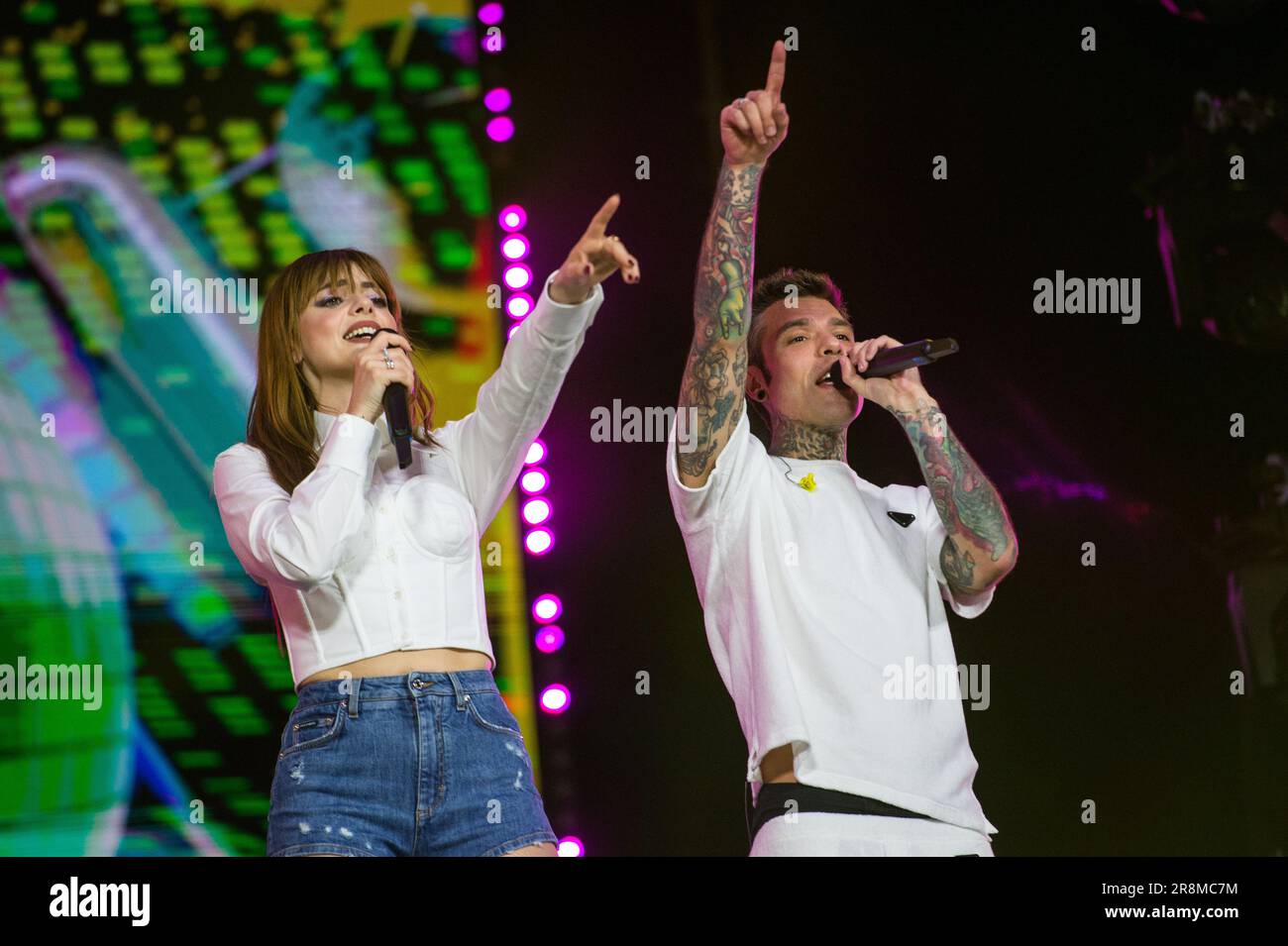 Bari, Italie. 21st juin 2023. Les chanteurs Fedez et Annalisa se produisent pendant la première nuit de Battiti Live sur le front de mer Imperatore Augusto à Bari, 21 juin 2023. La première nuit du spectacle en direct de radio Norba Cornetto Battiti, sur le front de mer d'Imperatore Augusto à Bari. L'événement musical présentera les plus célèbres stars pop italiennes et internationales du moment. L'événement a été enregistré et sera diffusé sur 4 juillet on Italia 1. (Photo par Davide Pischettola/NurPhoto)0 crédit: NurPhoto SRL/Alay Live News Banque D'Images