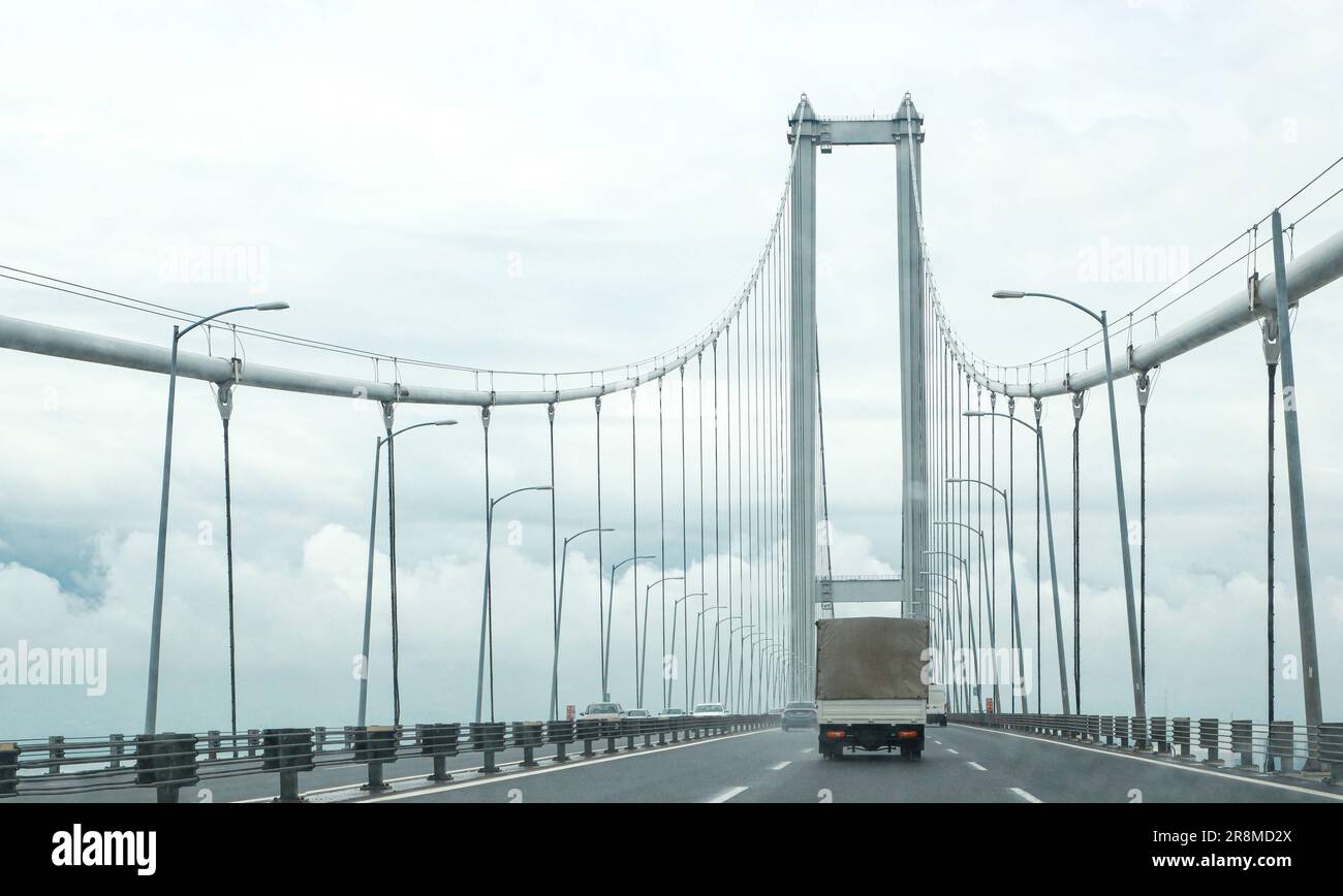 Kocaeli, Dilovasi Turkiye - 18 mai 2023 : le pont Osmangazi est le quatrième pont suspendu à travée le plus long au monde avec une longueur de 2 682 mètres de buil Banque D'Images