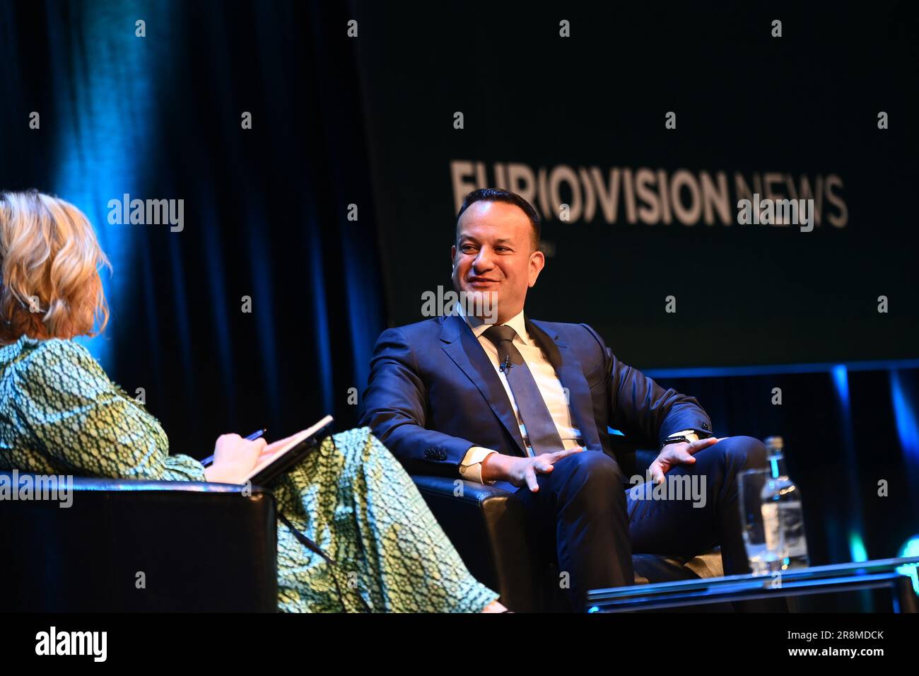 Dublin, Irlande. 19th juin 2023. Photo de Simon Wilkinson/SWpix.com - 19/06/2023 - Eurovision News - NewsXchange 2023 Conference - The Convention Center Dublin, Ireland - Interview d'ouverture, The Taoiseach Leo Varadkar TD Premier ministre d'Irlande interviewé par Tara Mills BBC Newsline Irlande du Nord crédit: SWpix/Alamy Live News Banque D'Images