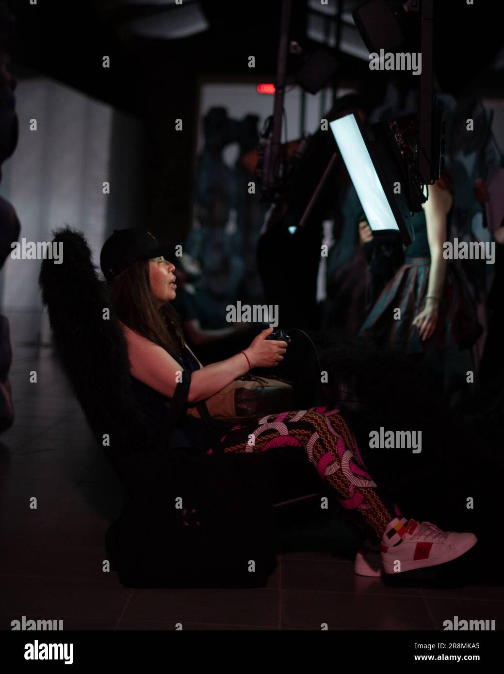 Serpentine North, Londres, Royaume-Uni tiers monde : la dimension inférieure par l'artiste Gabriel Massan et ses collaborateurs. Une exposition expérimentale comprenant des jeux vidéo et web3 jetons. Il examine les histoires sur l'expérience brésilienne noire à travers les jeux pour renforcer les voix et mettre en évidence les différences des peuples pour provoquer des changements positifs. Le jeu vidéo est dirigé par un artiste et pour le bénéfice du public. Banque D'Images