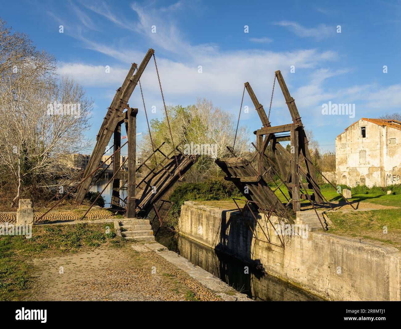 Arles. France - 12 mars 2013 : pont Van Gogh par une journée ensoleillée au printemps (Provence, France) Banque D'Images