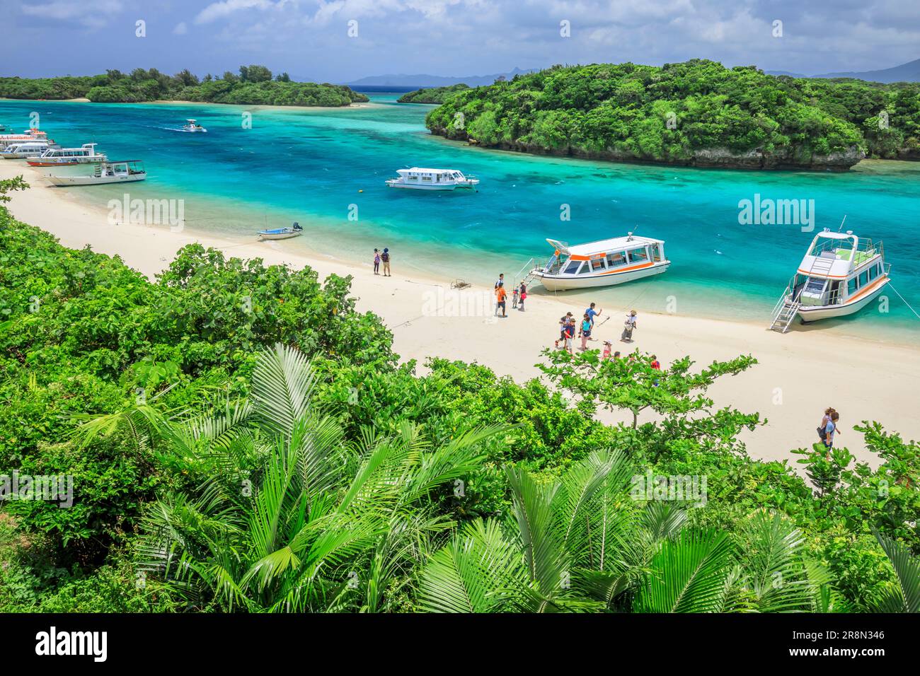 Baie de Kabira vert émeraude Banque D'Images