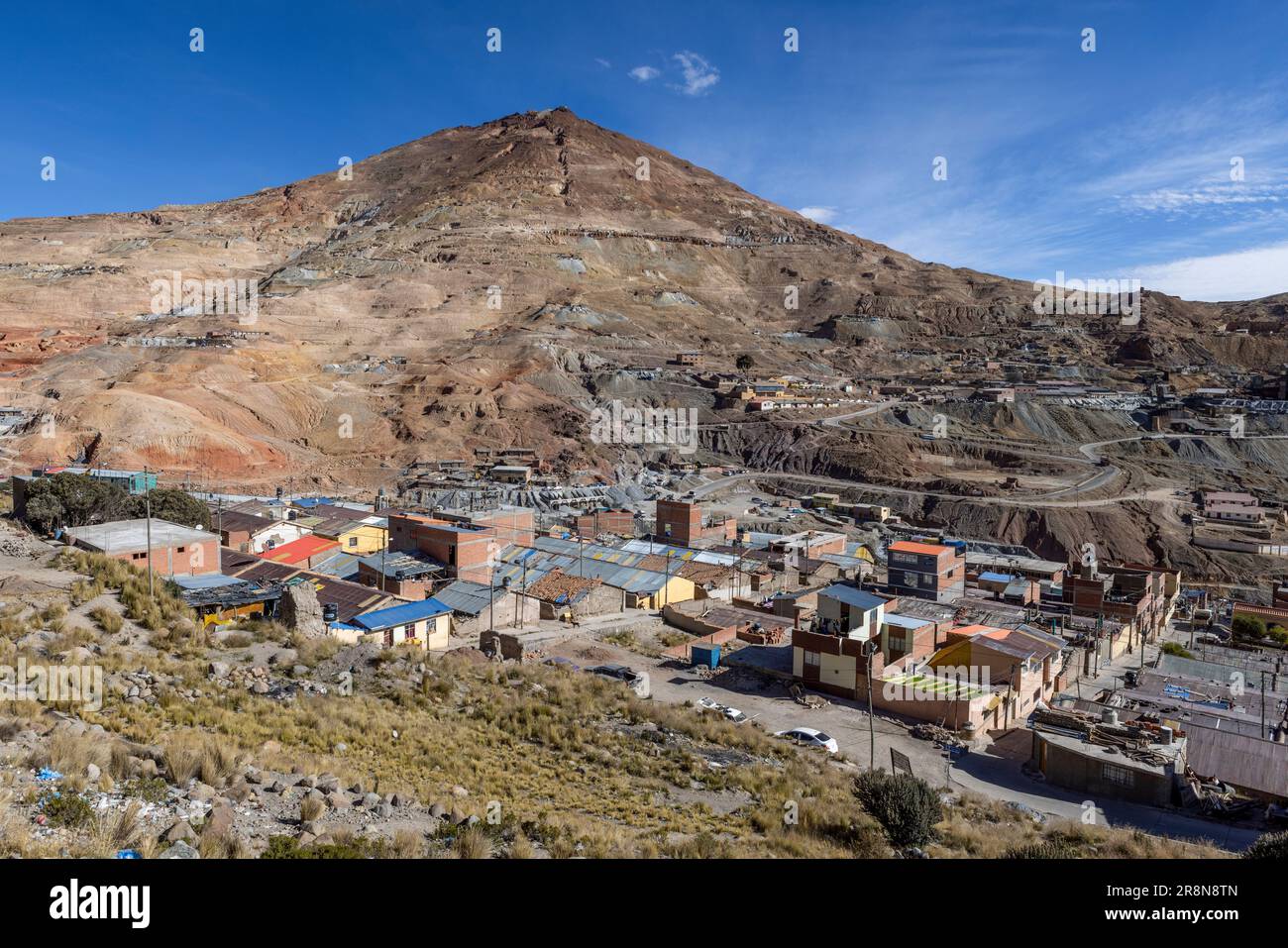Potosi avec le puissant Cerro Rico plein de mines d'argent et de zinc dans les Andes boliviennes en Amérique du Sud Banque D'Images