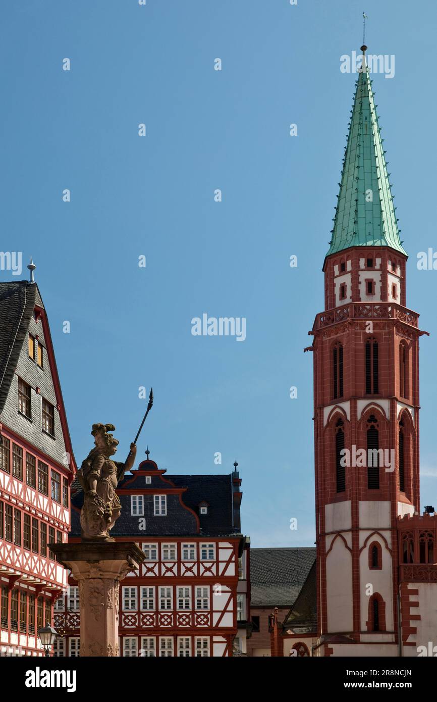 Vieille rue Eglise de Nicolas avec la fontaine de Minerva, Fontaine de Minerva, Roemerberg, vieille ville, Francfort-sur-le-main, Hesse, Allemagne Banque D'Images