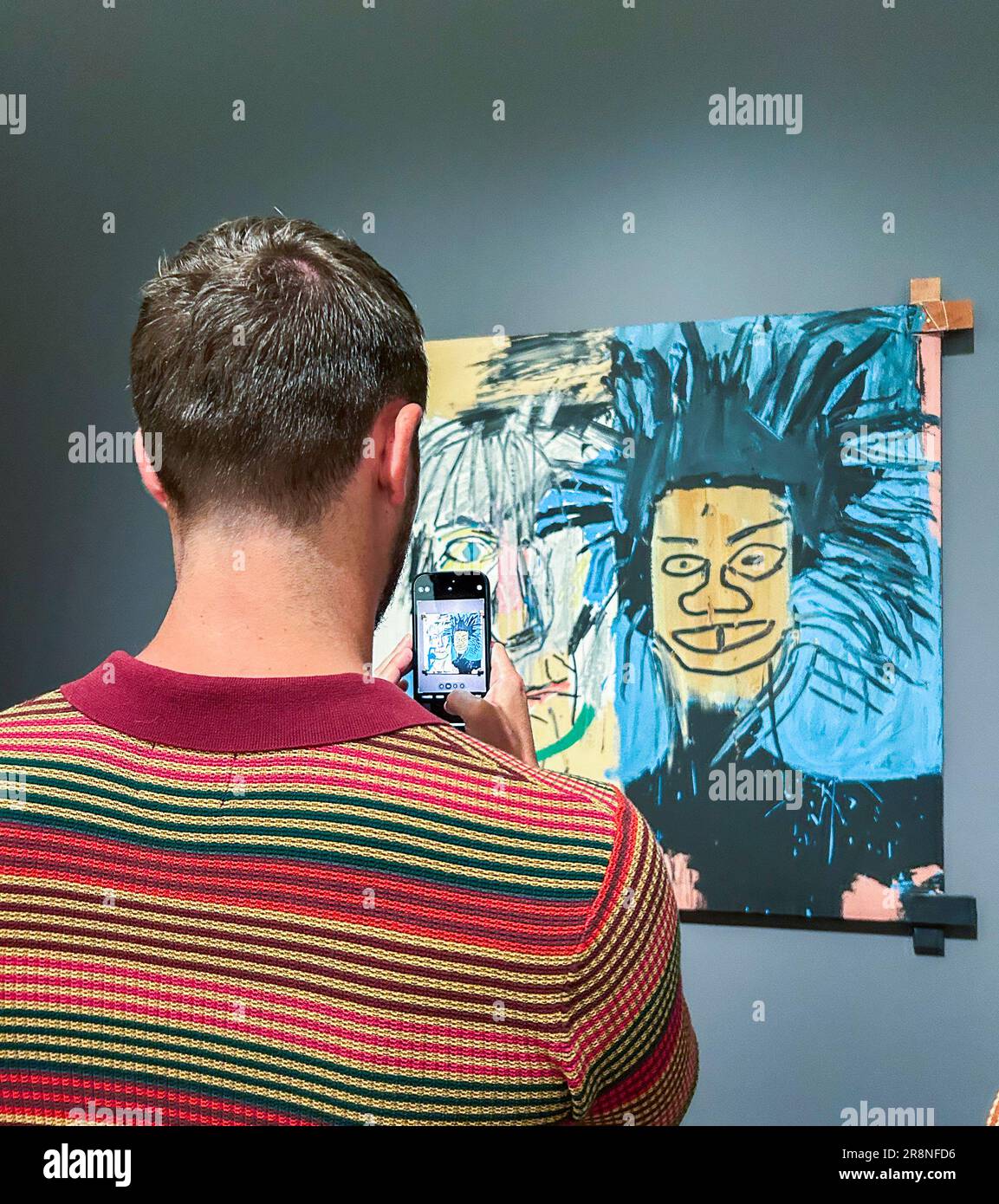 Paris, France, touristes en visite, exposition Man Modern Art,, crédit ; Andy Warhol, Jean-Michel Basquiat, Fondation Louis Vuitton, LVMH, autoportrait Banque D'Images