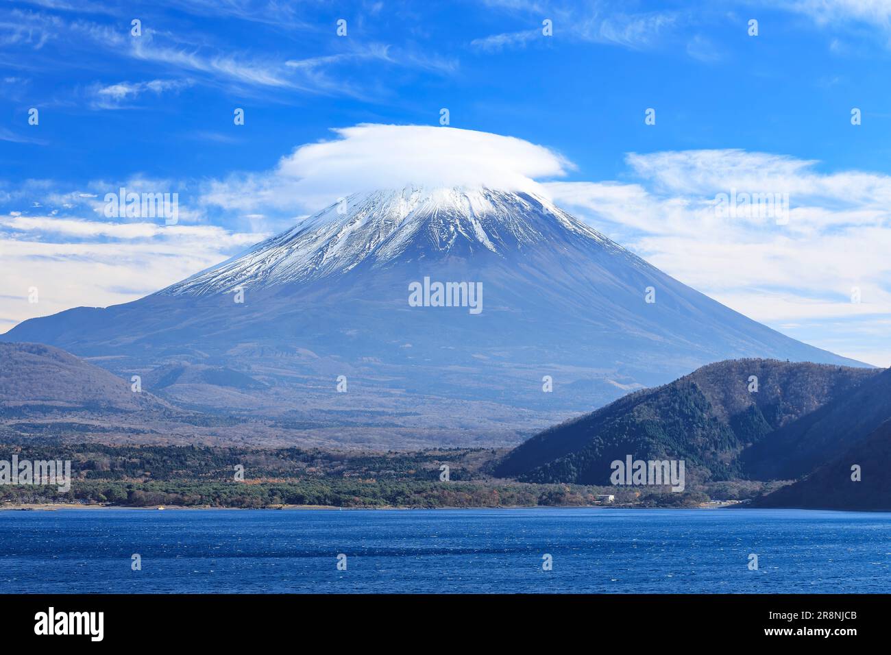 Fuji Depuis Le Lac Motosu Banque D'Images