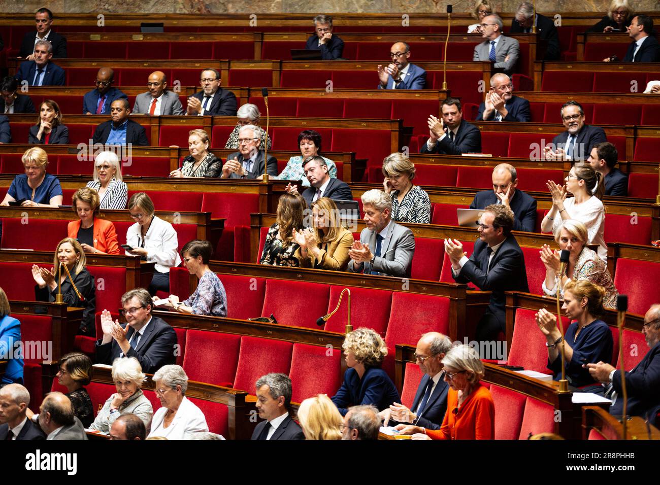 Vue générale de l'hémicycle à l'Assemblée nationale pendant la session de questions au gouvernement. Séance de questions pour le gouvernement d'Elisabeth porté à l'Assemblée nationale, au Palais Bourbon à Paris. Banque D'Images