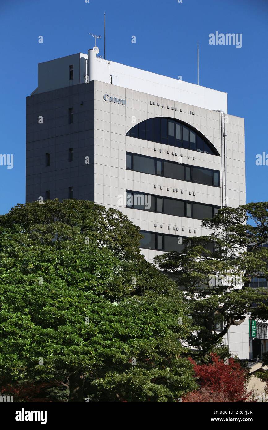 TOKYO, JAPON - 2 DÉCEMBRE 2016 : immeuble de bureaux de la société Canon Electronics Technology à Tokyo. Banque D'Images