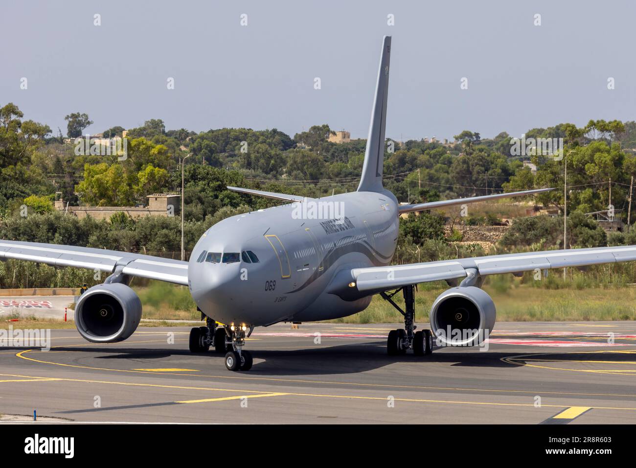 Airbus A330-243(MRTT) Phénix de la Force aérienne française (Reg: MRTT069) quittant Malte après avoir été peint dans les installations ACM. Banque D'Images