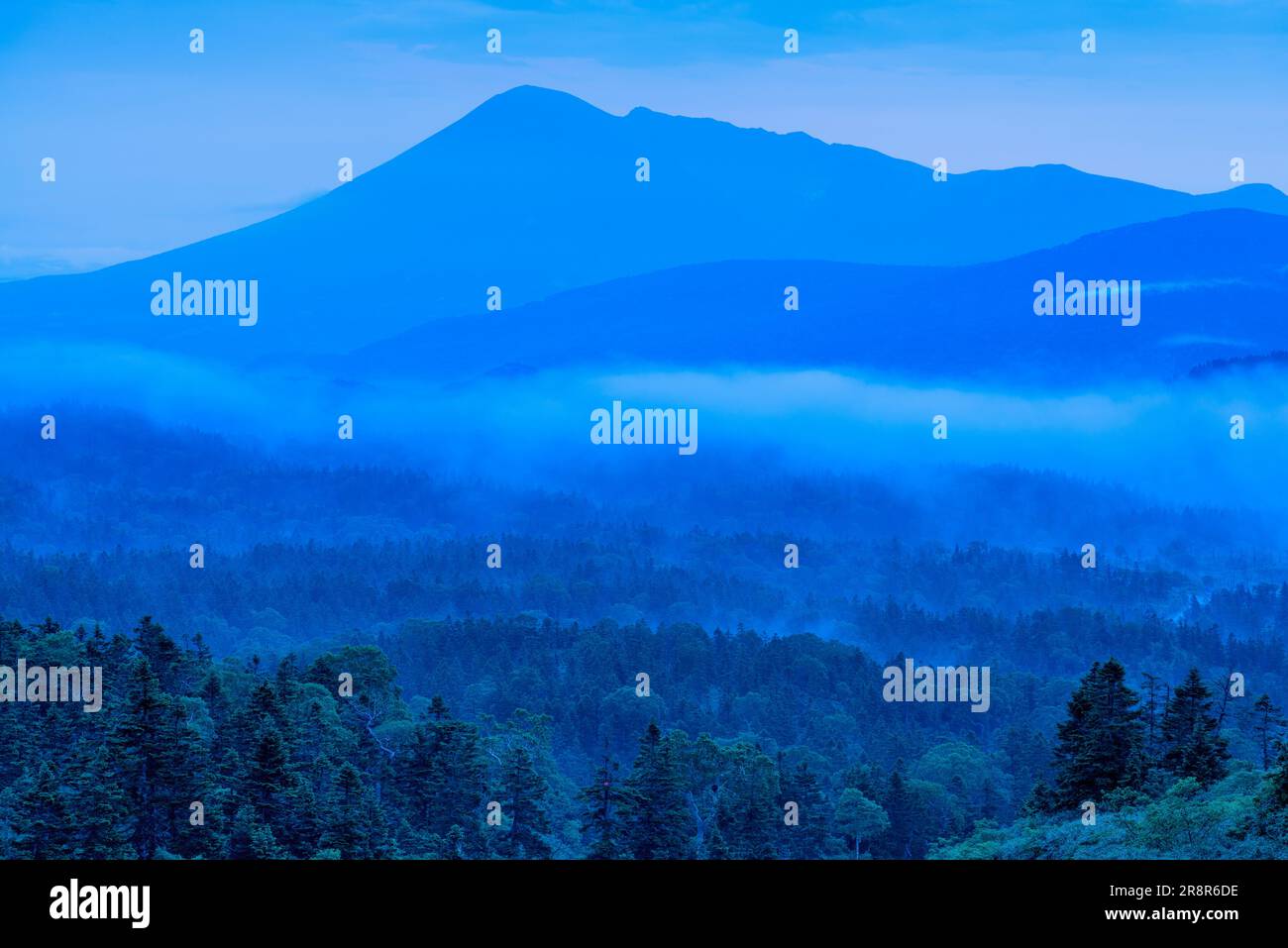 Vue nocturne sur le mont Iwatesan depuis Hachimantai Banque D'Images