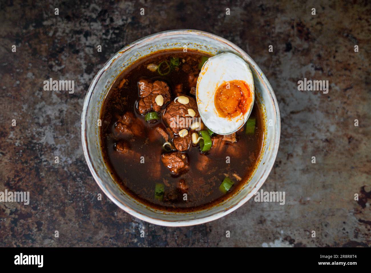 Soupe noire de boeuf indonésien : Rawon Banque D'Images