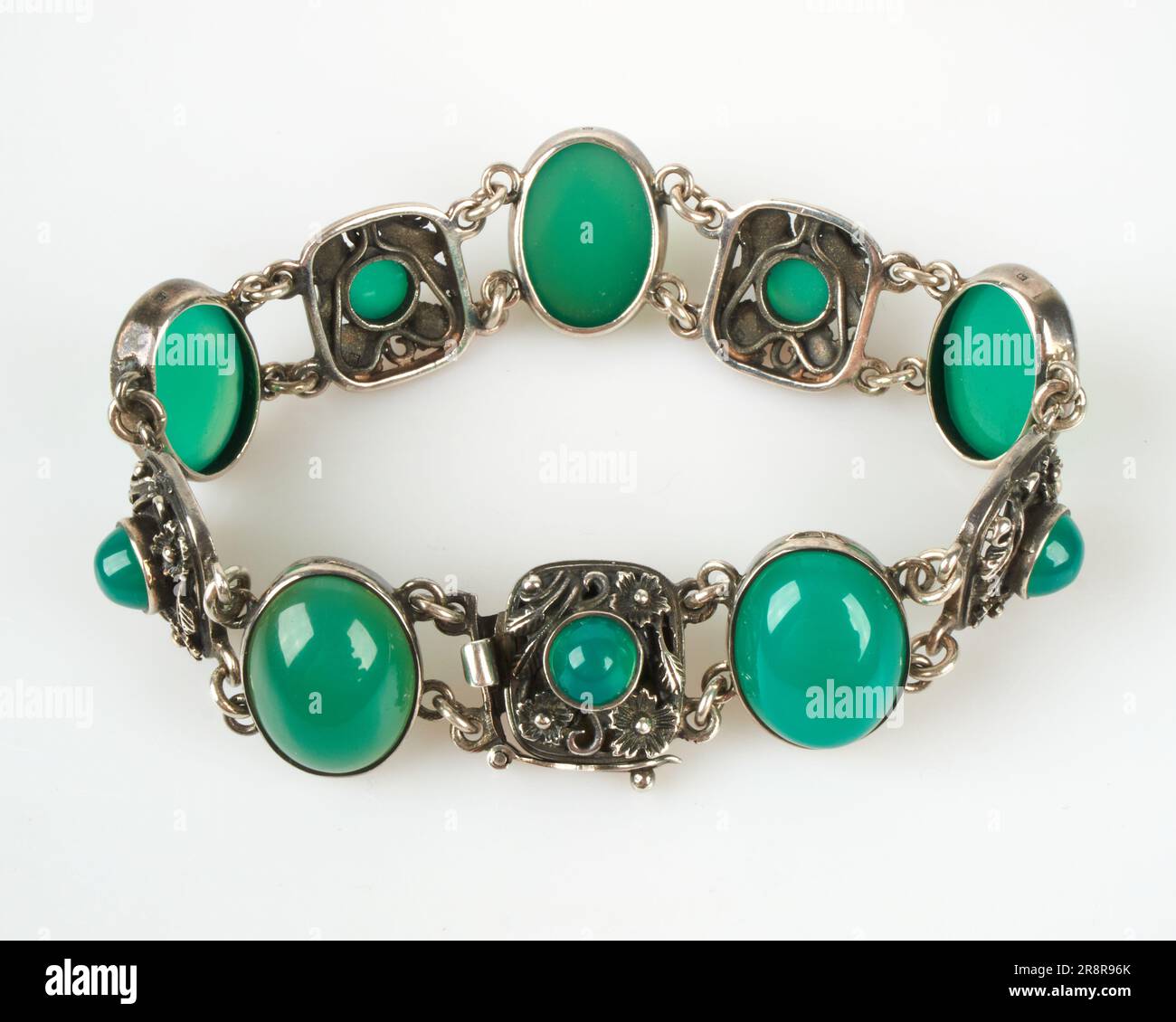 Bracelet antique 1960s style art et artisanat argent et Chrysoprase Banque D'Images